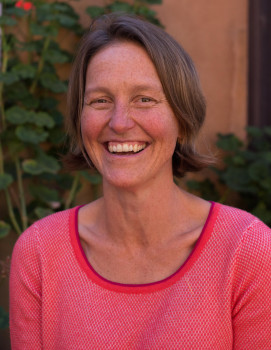 Emiliana Simon Thomas